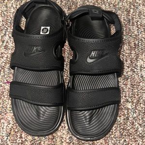 Nike Women's Owaysis Sandals size 8